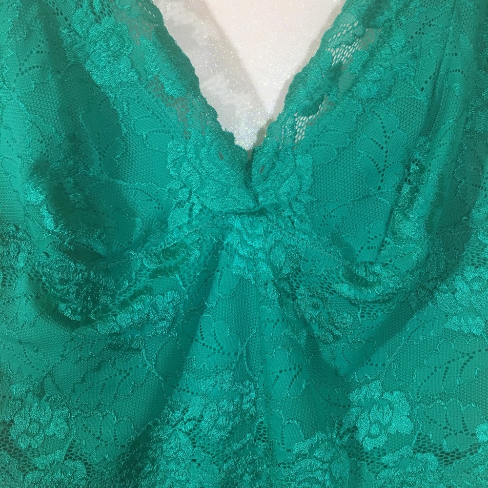 Tops - Picture 2 of 6